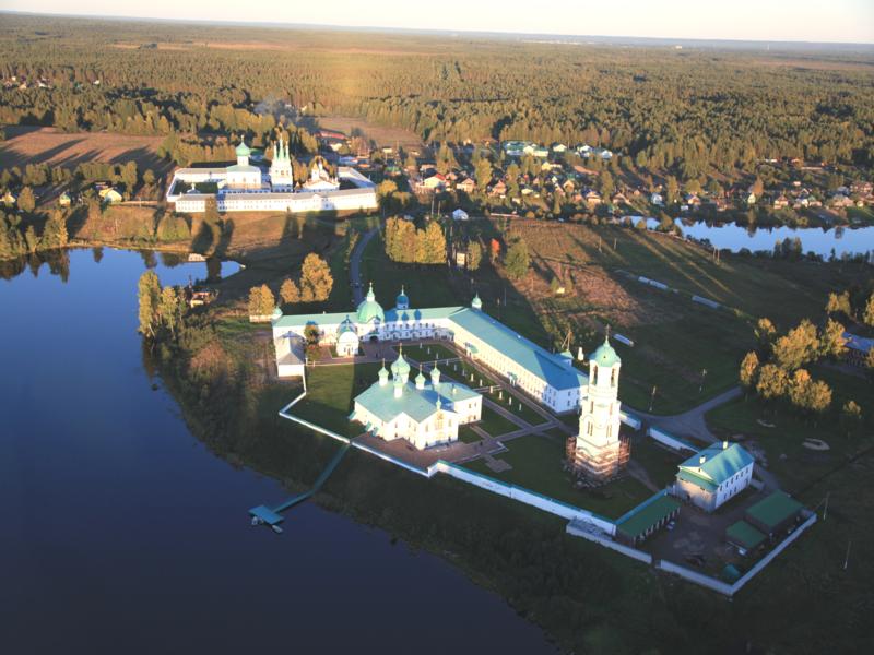 Свято-Троицкий монастырь в Ладейнопольском районе_800x600